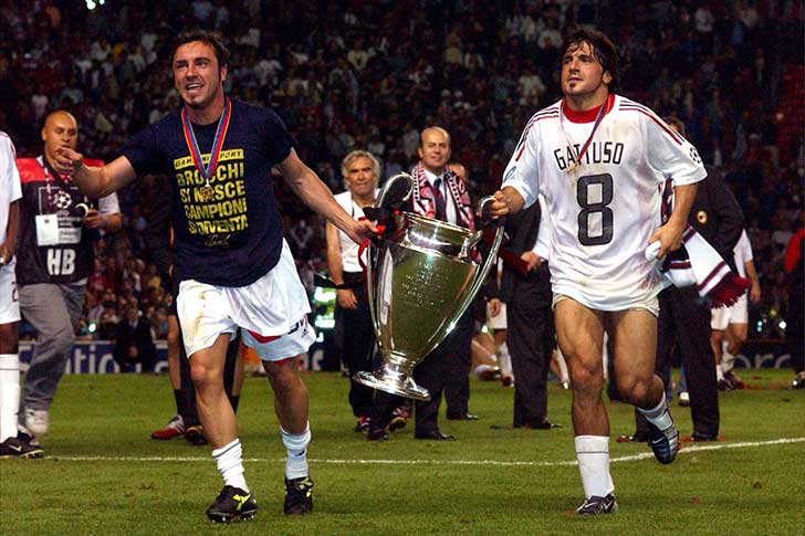 Gatusso si Brocchi ridicand cupa dupa finala Champions League 2003